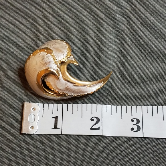 VTG Coro brooch brushed silver on gold tones seashell - Picture 2 of 9